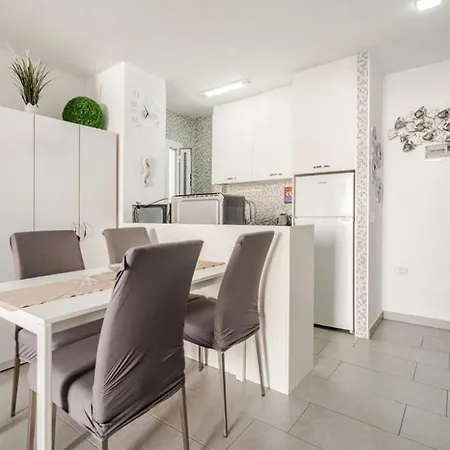 Exclusive Ocean Front Апартаменты